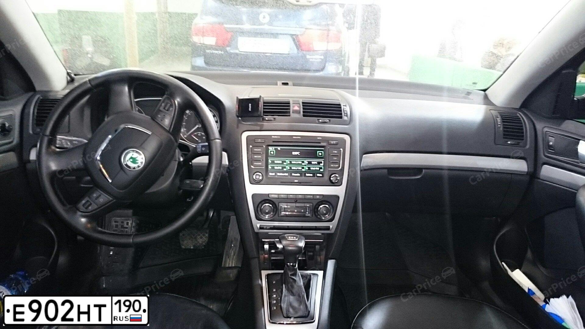 Фото автомобиля SKODA OCTAVIA, 2011 — госномер М555МВ750. Цвет: СЕРЫЙ ТЕМНЫЙ