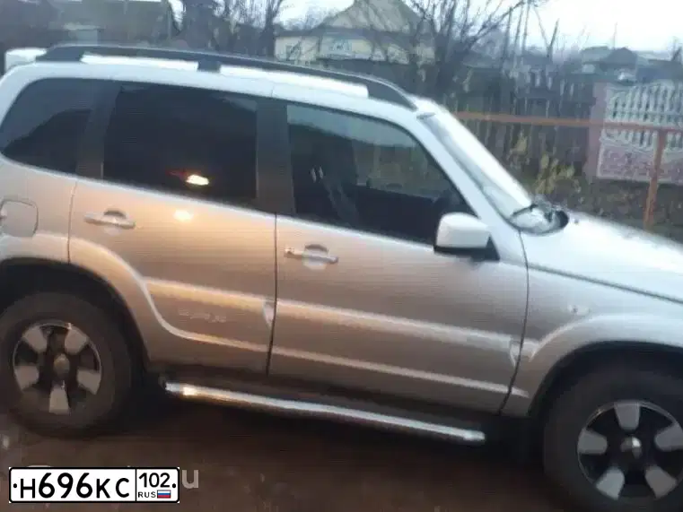Фото автомобиля CHEVROLET T NIVA, 2012 — госномер Н696КС102