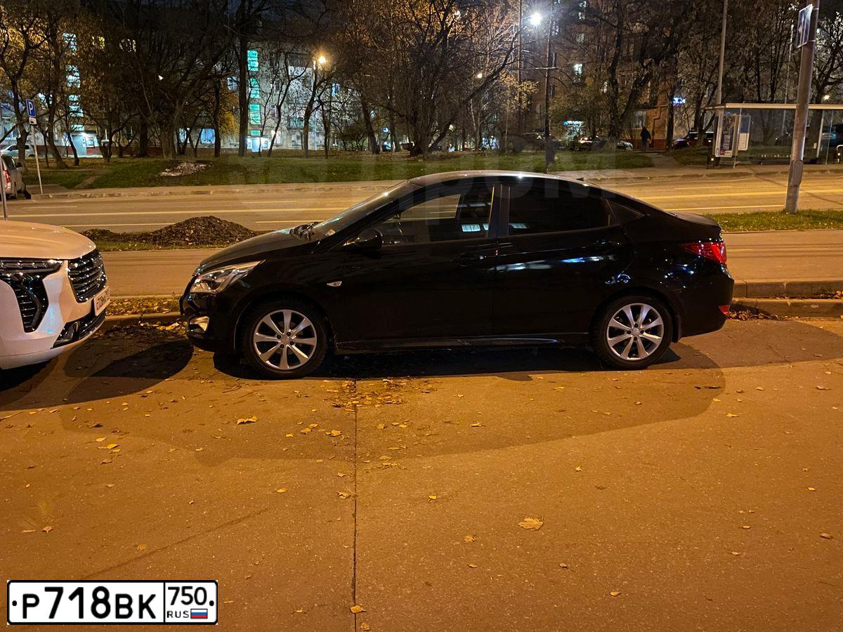 Фото автомобиля HYUNDAI SOLARIS, 2015 — госномер Р718ВК750. Цвет: ЧЕРНЫЙ