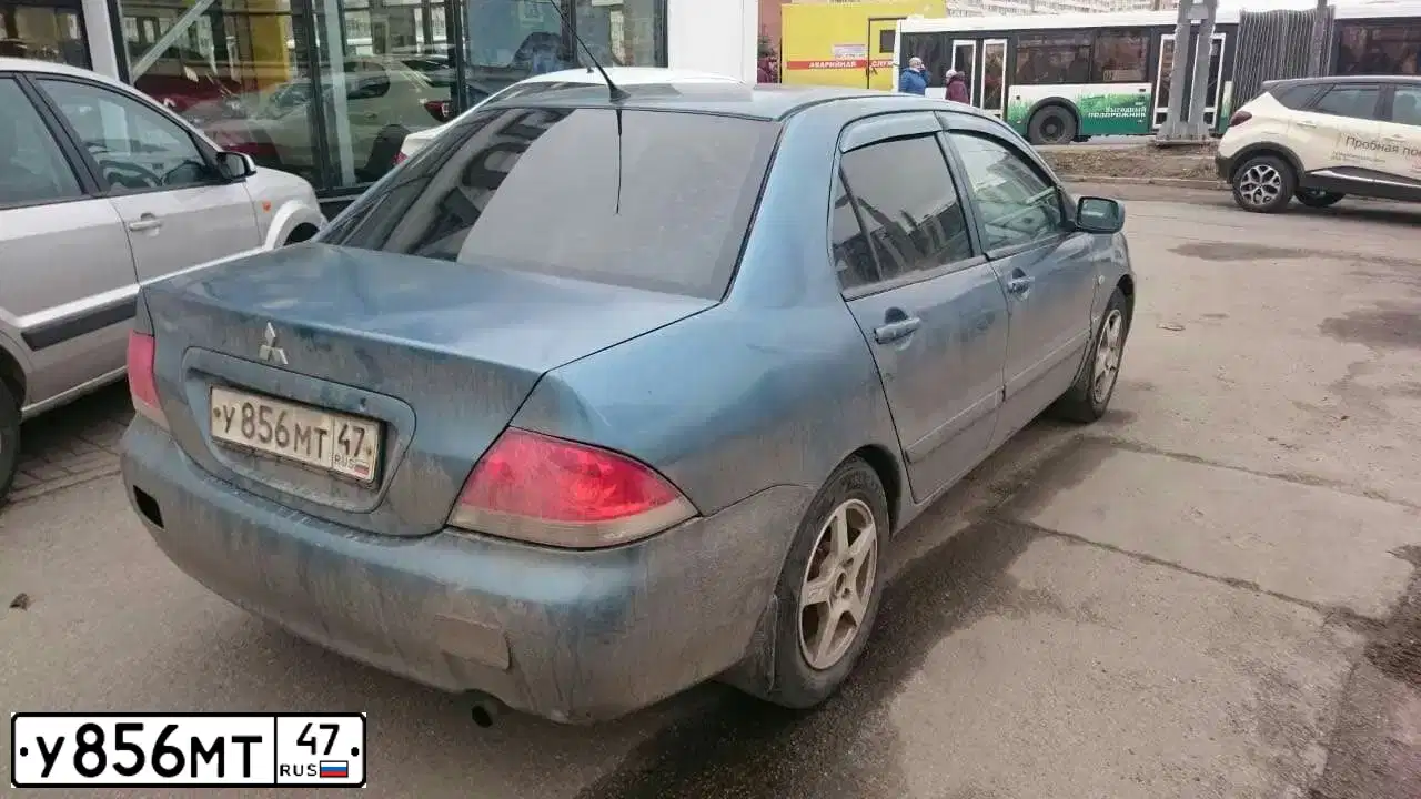 Фото автомобиля MITSUBISHI LANCER, 2006 — госномер У856МТ47. Цвет: СВЕТЛО-СЕРО-ЗЕЛЕНЫЙ