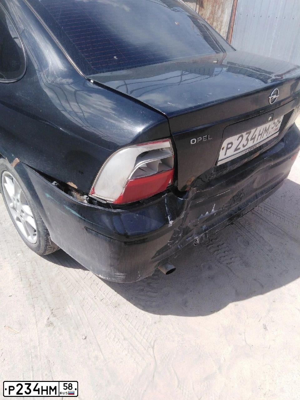 Фото автомобиля OPEL VECTRA, 1999 — госномер Р234НМ58. Цвет: ЧЕРНЫЙ