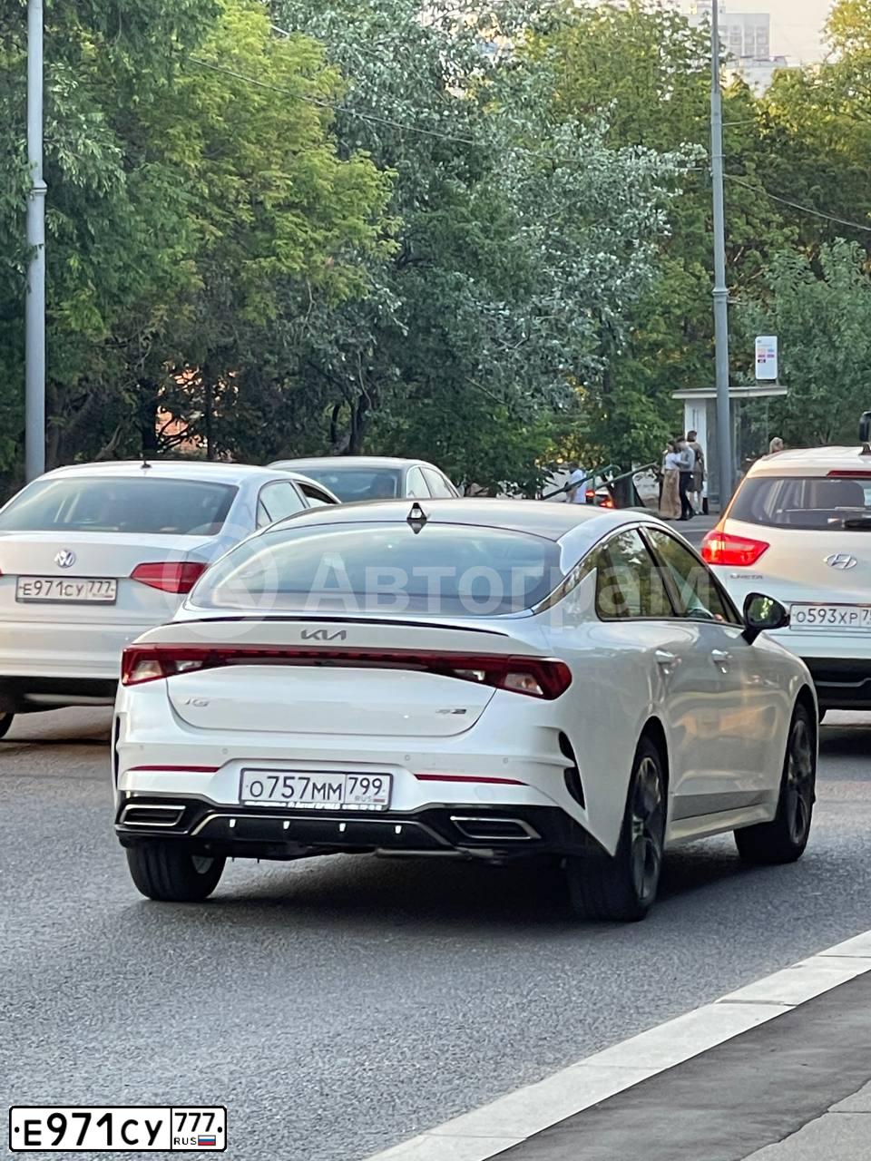 Фото автомобиля VOLKSWAGEN JETTA, 2016 — госномер Е971СУ777. Цвет: Белый