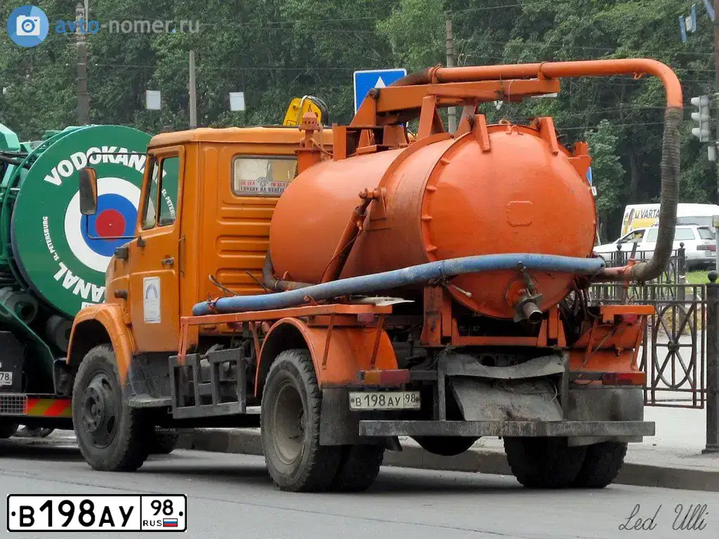 Фото автомобиля ZIL 433362 /4X2/ CHASSIS, 2004 — госномер У726ОЕ178. Цвет: ОРАНЖЕВЫЙ