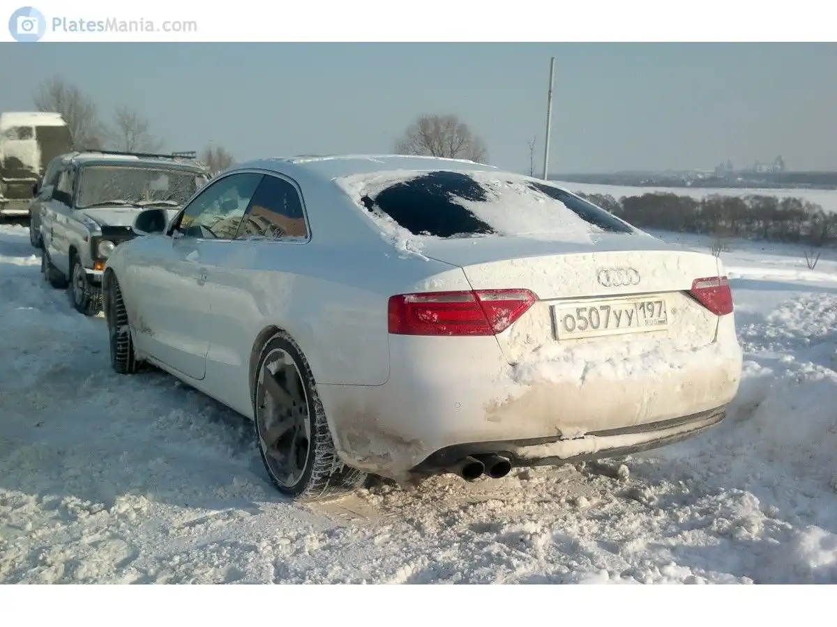 Фото автомобиля AUDI A5, 2008 — госномер О228РС33. Цвет: БЕЛЫЙ