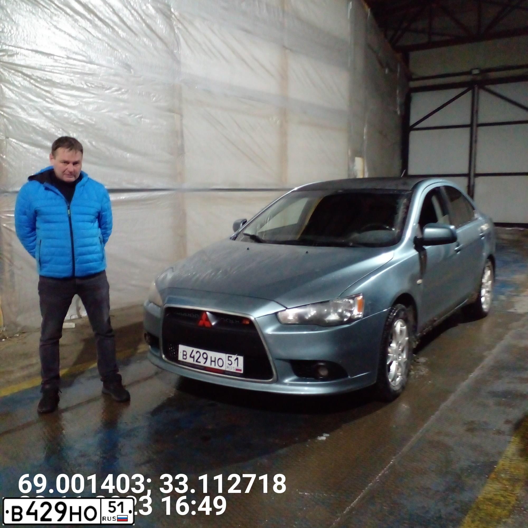 Фото автомобиля MITSUBISHI LANCER, 2010 — госномер М953ТН35. Цвет: СВЕТЛО-СЕРО-ЗЕЛЕНЫЙ