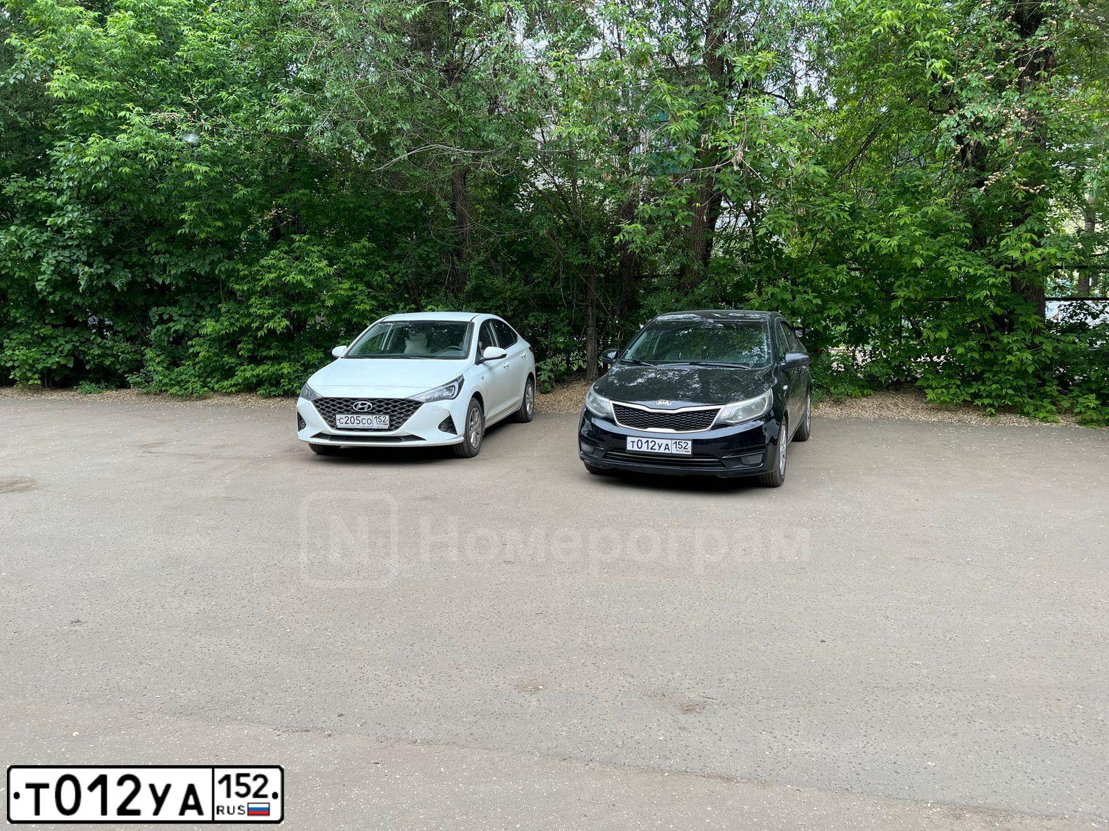 Фото автомобиля KIA RIO, 2015 — госномер О222УС152. Цвет: ЧЕРНЫЙ
