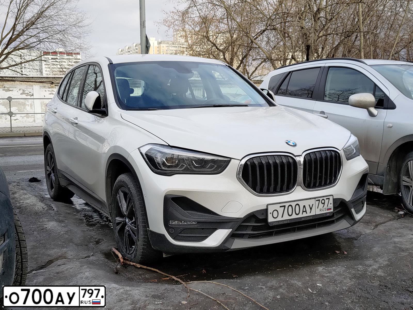 Фото автомобиля BMW X1, 2020 — госномер О700АУ797. Цвет: БЕЛЫЙ МЕТАЛЛИК