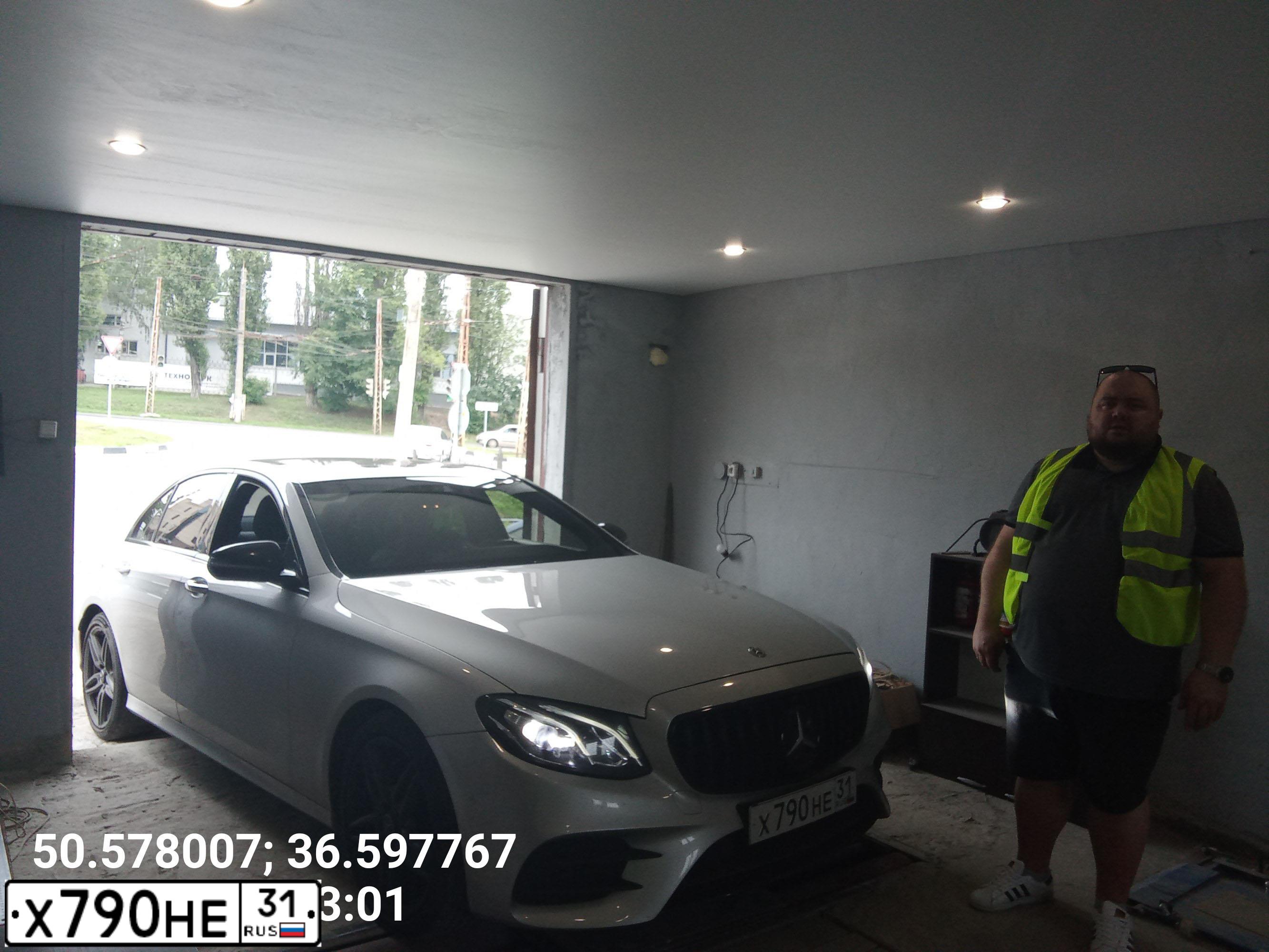Фото автомобиля MERCEDES E-KLASSE, 2016 — госномер Х790НЕ31. Цвет: Серебристый