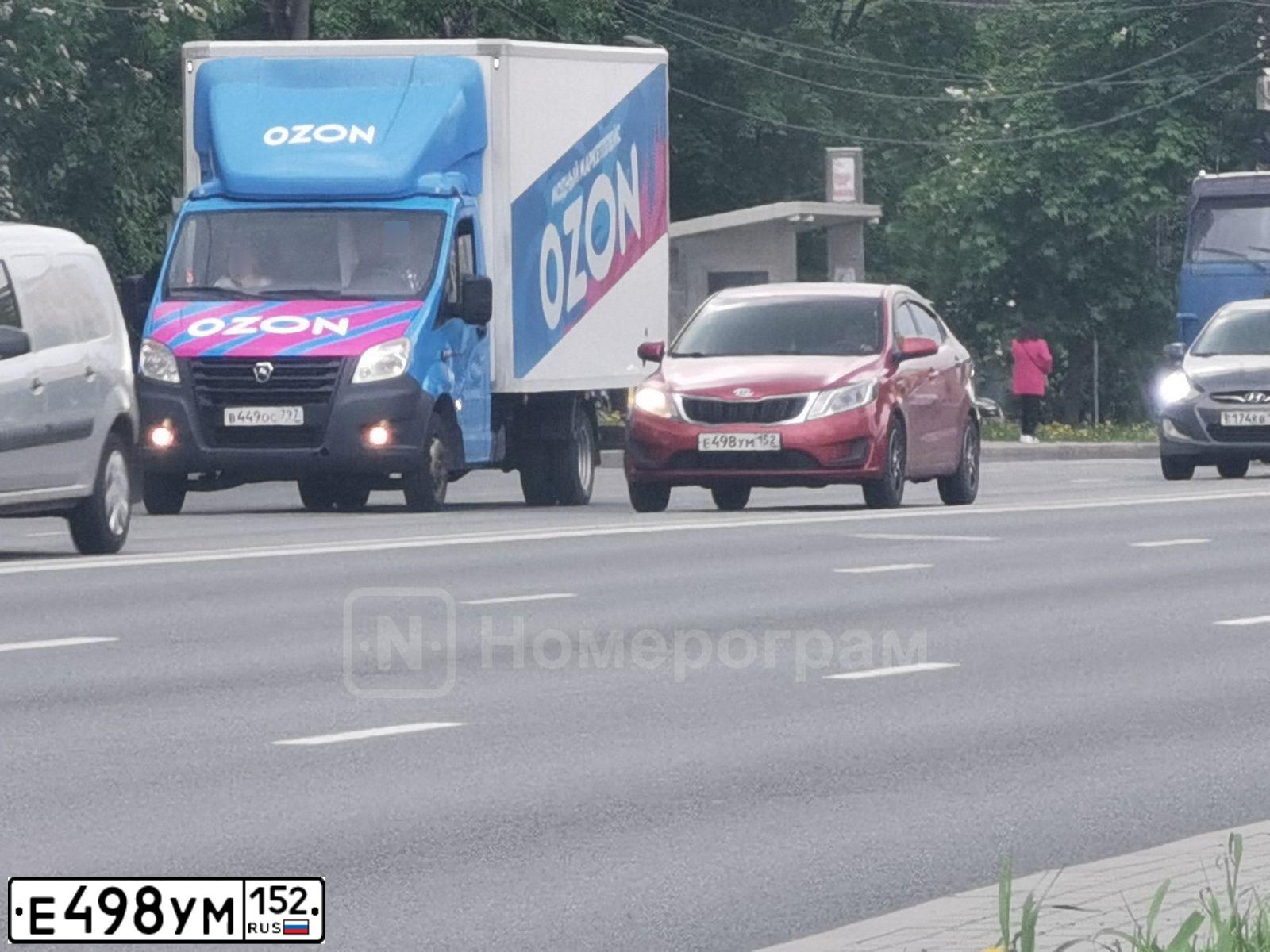 Фото автомобиля KIA RIO, 2011 — госномер Е498УМ152. Цвет: Красный