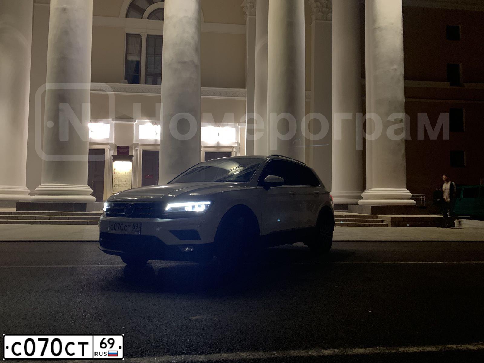 Фото автомобиля VOLKSWAGEN TIGUAN, 2020 — госномер С070СТ69. Цвет: Белый