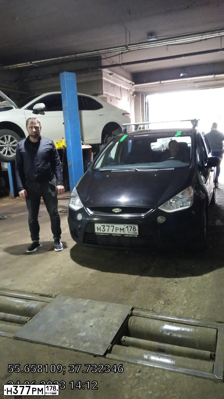 Фото автомобиля FORD S-MAX, 2008 — госномер Т906КМ39. Цвет: ЧЕРНЫЙ