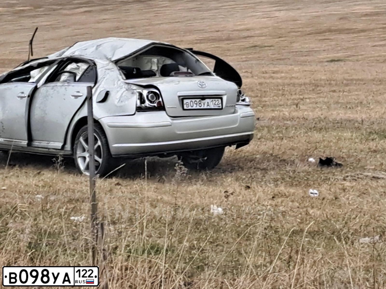 Фото автомобиля TOYOTA AVENSIS, 2007 — госномер В098УА122. Цвет: СЕРЕБРИСТЫЙ