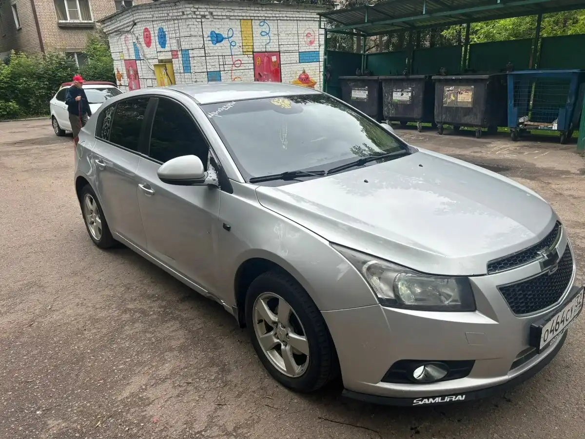 Фото автомобиля CHEVROLET CRUZE, 2012 — госномер О464СУ32. Цвет: СЕРЕБРИСТЫЙ МЕТАЛЛИК