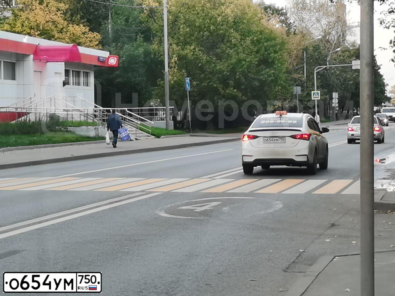 Фото автомобиля HYUNDAI SOLARIS, 2019 — госномер О321УМ750. Цвет: Белый