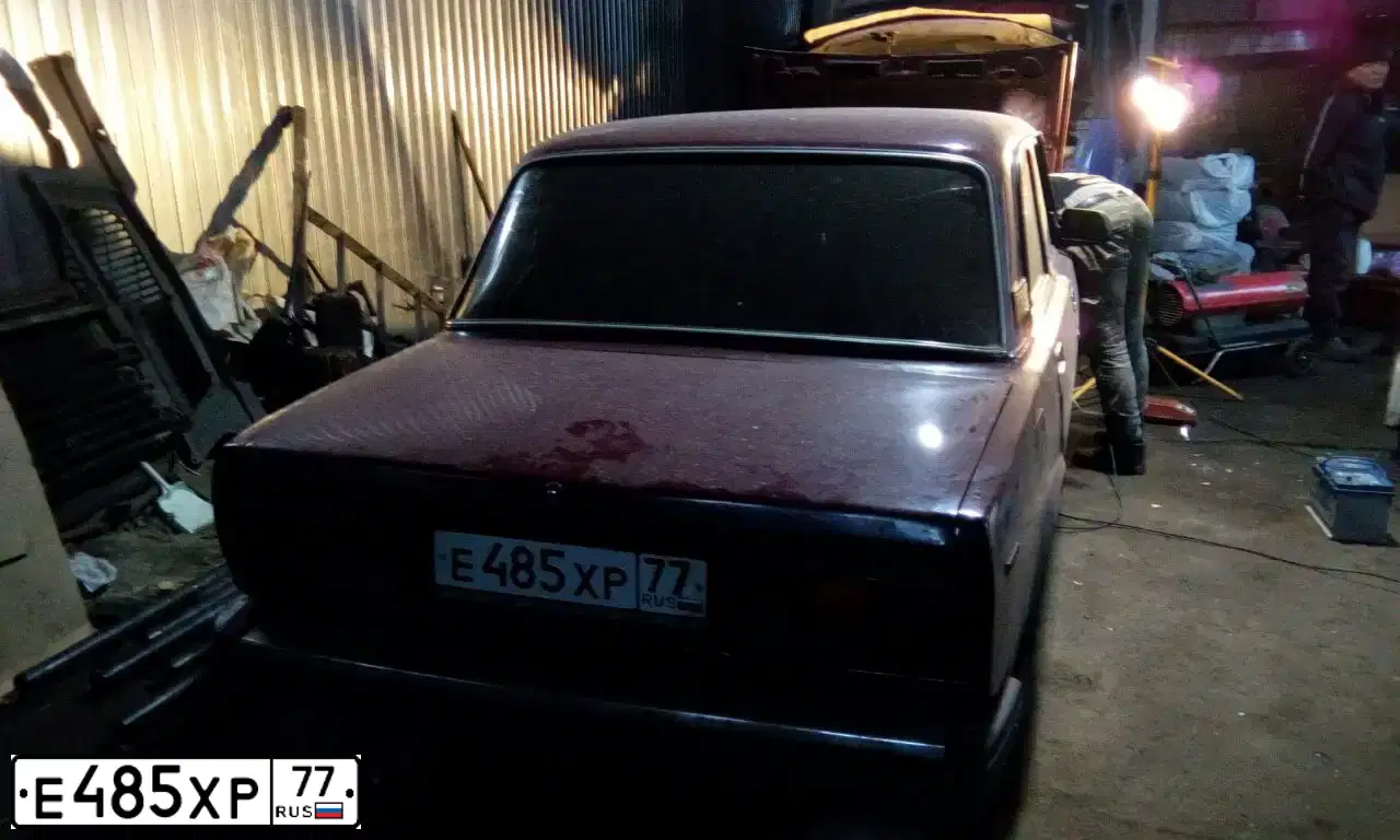 Фото автомобиля KIA SEPHIA, 1998 — госномер Е485ХР77. Цвет: БИРЮЗОВЫЙ