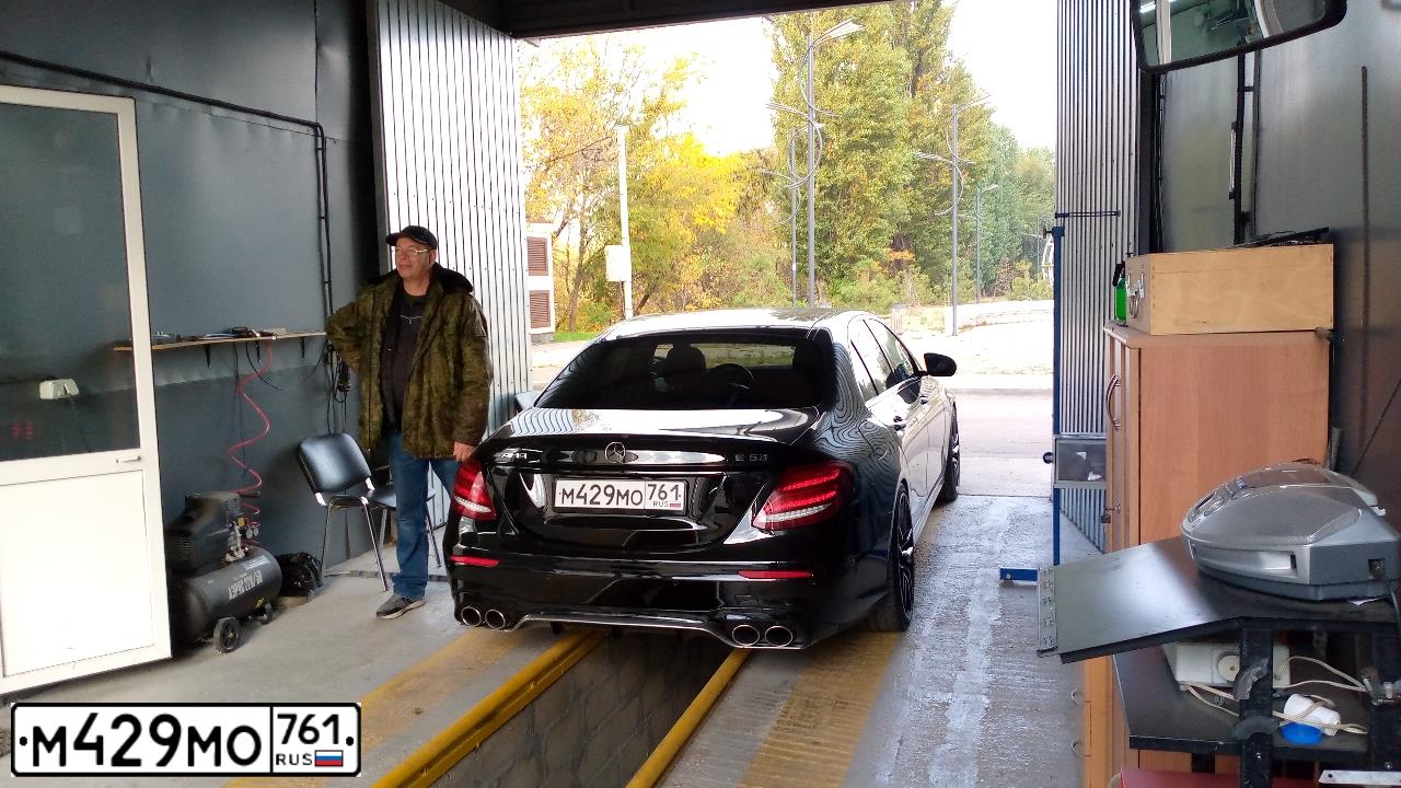 Фото автомобиля MERCEDES E-KLASSE, 2017 — госномер Р812ТН193. Цвет: ЧЕРНЫЙ