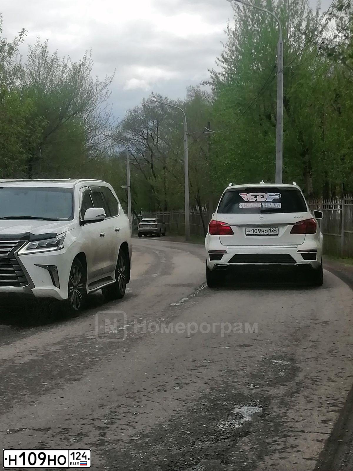 Фото автомобиля MERCEDES GL-KLASSE, 2014 — госномер Н109НО124. Цвет: БЕЛЫЙ