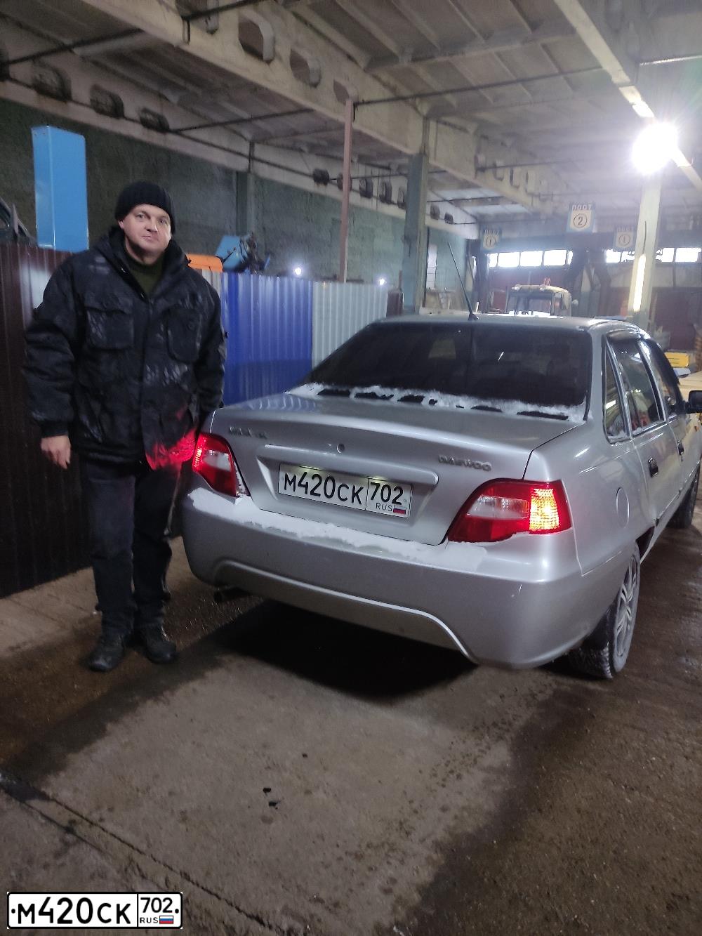 Фото автомобиля DAEWOO NEXIA, 2011 — госномер Т761ЕО774. Цвет: Серебристый