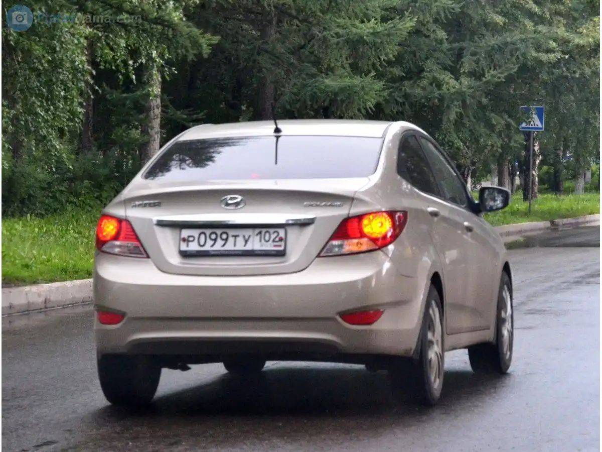 Фото автомобиля HYUNDAI SOLARIS, 2014 — госномер Р099ТУ102. Цвет: БЕЖЕВО-СЕРЫЙ