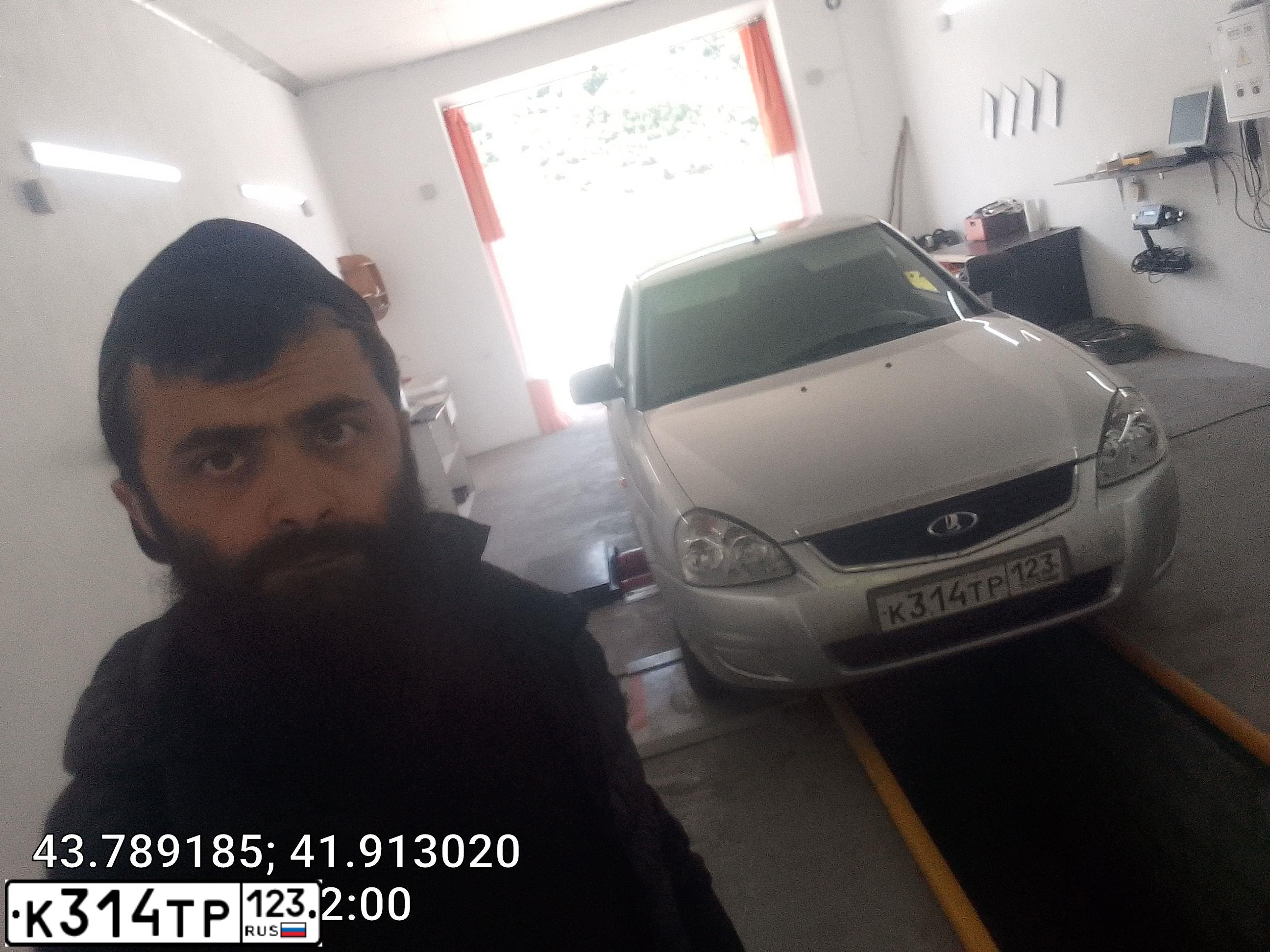 Фото автомобиля LADA 2170 PRIORA, 2010 — госномер А799СС93. Цвет: Серебристый