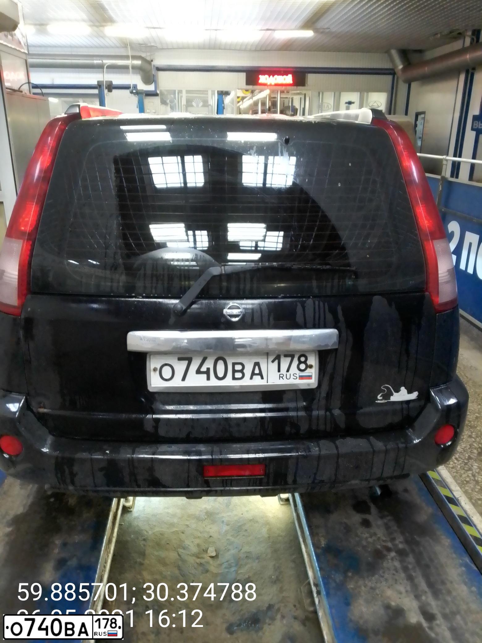 Фото автомобиля NISSAN X-TRAIL, 2005 — госномер О740ВА178. Цвет: ЧЕРНЫЙ