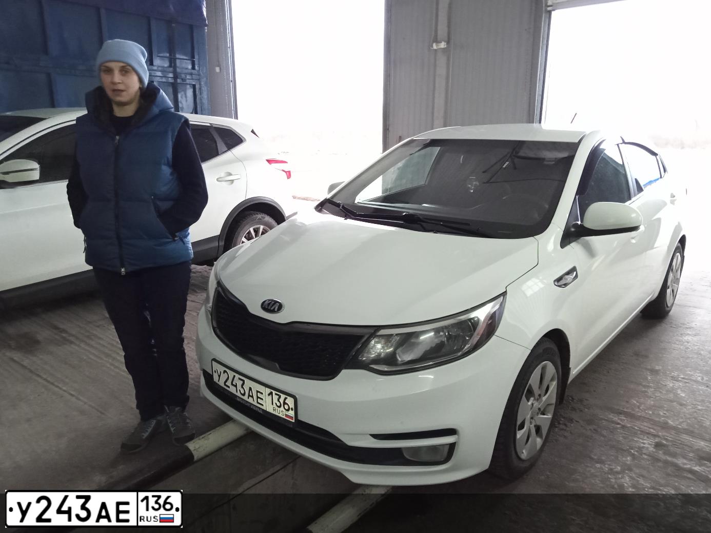 Фото автомобиля KIA RIO, 2015 — госномер Х472МА31