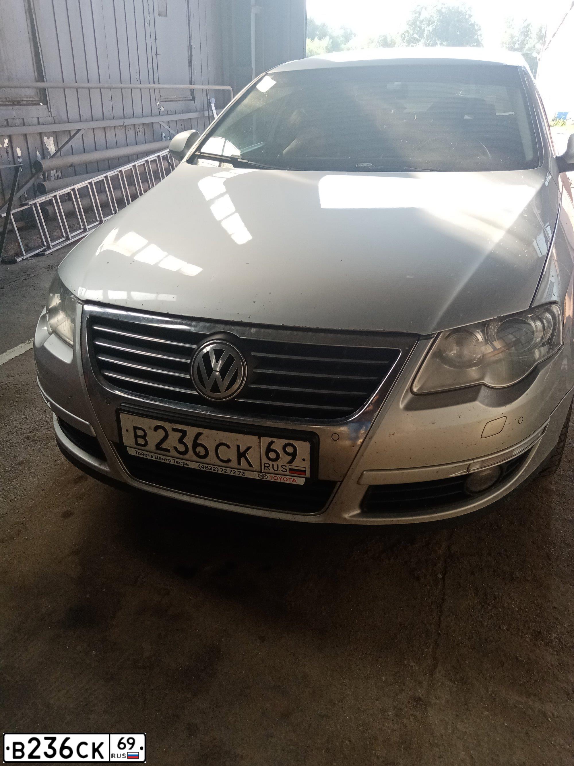 Фото автомобиля VOLKSWAGEN PASSAT, 2008 — госномер Е771КЕ199. Цвет: серебристый