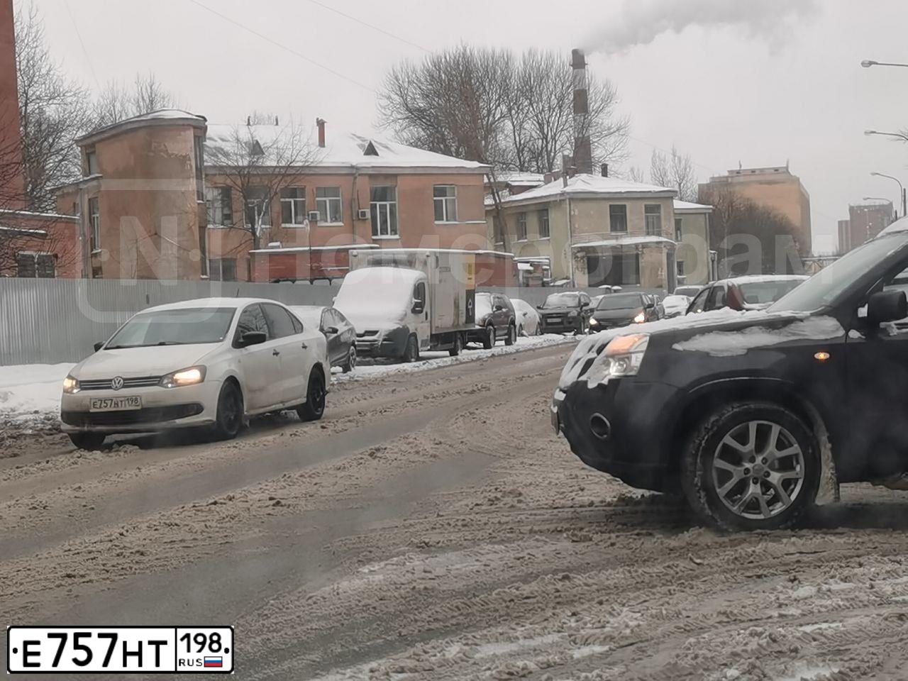 Фото автомобиля VOLKSWAGEN POLO, 2014 — госномер Е757НТ198. Цвет: Белый