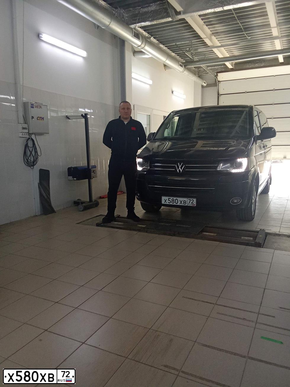 Фото автомобиля VOLKSWAGEN MULTIVAN, 2011 — госномер У797СУ18