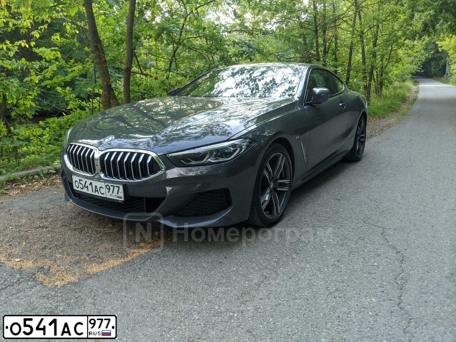 Фото автомобиля BMW SERIE 8, 2020 — госномер О541АС977. Цвет: СЕРЫЙ