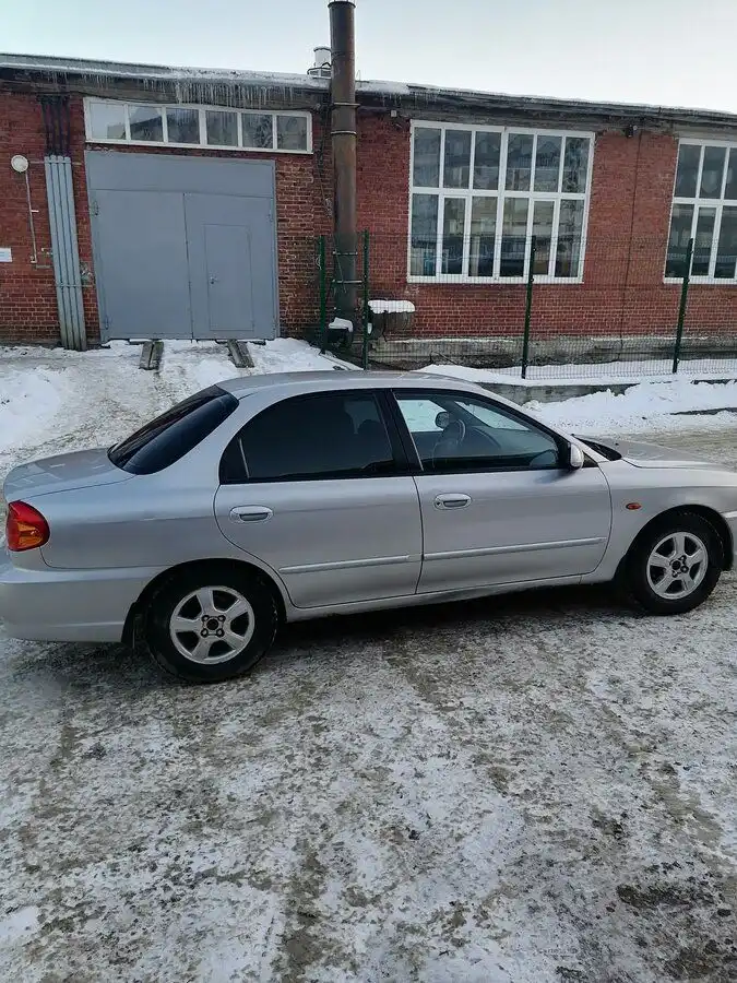 Фото автомобиля KIA SPECTRA, 2007 — госномер Е565ТХ196. Цвет: СВЕТЛО-СЕРЫЙ