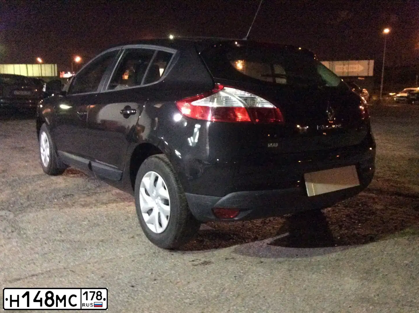 Фото автомобиля RENAULT MEGANE, 2012 — госномер Е850НК60. Цвет: ЧЕРНЫЙ