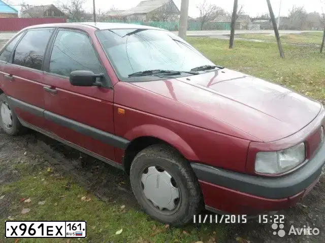 Фото автомобиля VOLKSWAGEN PASSAT, 1988 — госномер А067НА15. Цвет: КРАСНЫЙ
