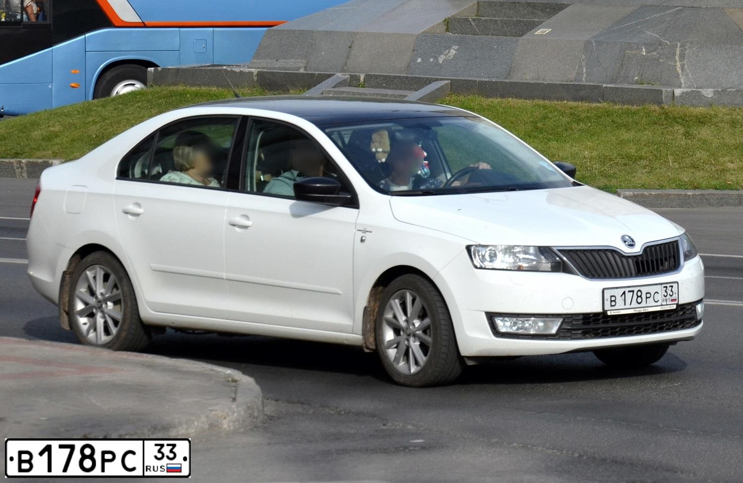Фото автомобиля SKODA RAPID, 2016 — госномер В178РС33. Цвет: Белый