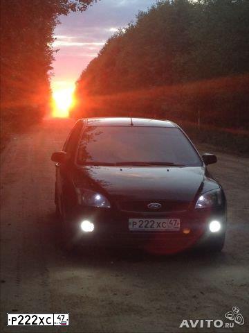 Фото автомобиля FORD FOCUS, 2006 — госномер Р222ХС47. Цвет: ЧЕРНЫЙ