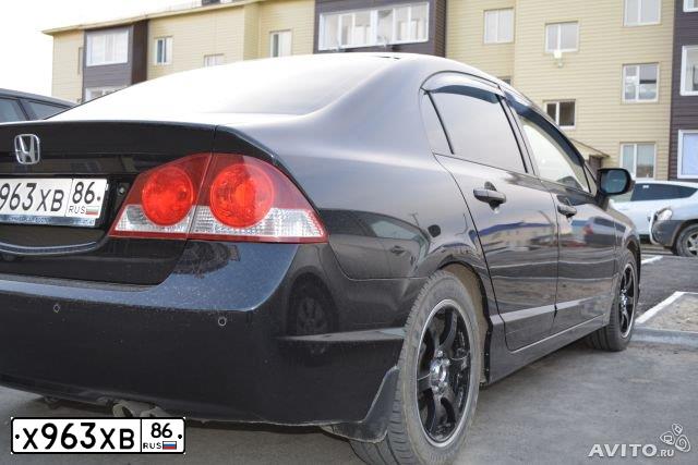 Фото автомобиля HONDA CIVIC, 2008 — госномер У698ЕМ72. Цвет: ЧЕРНЫЙ