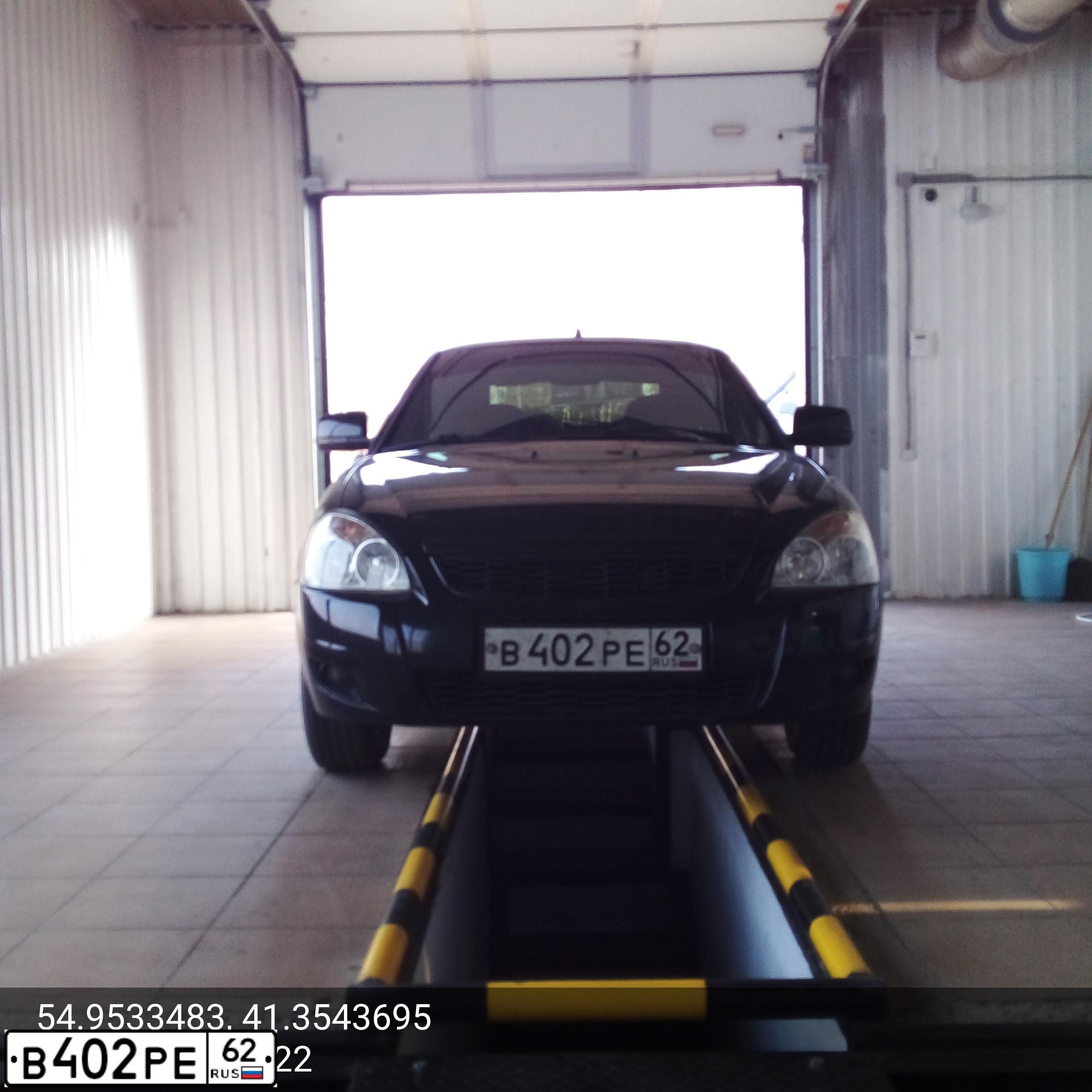Фото автомобиля LADA 2172 PRIORA, 2011 — госномер В402РЕ62. Цвет: Сине-Черный