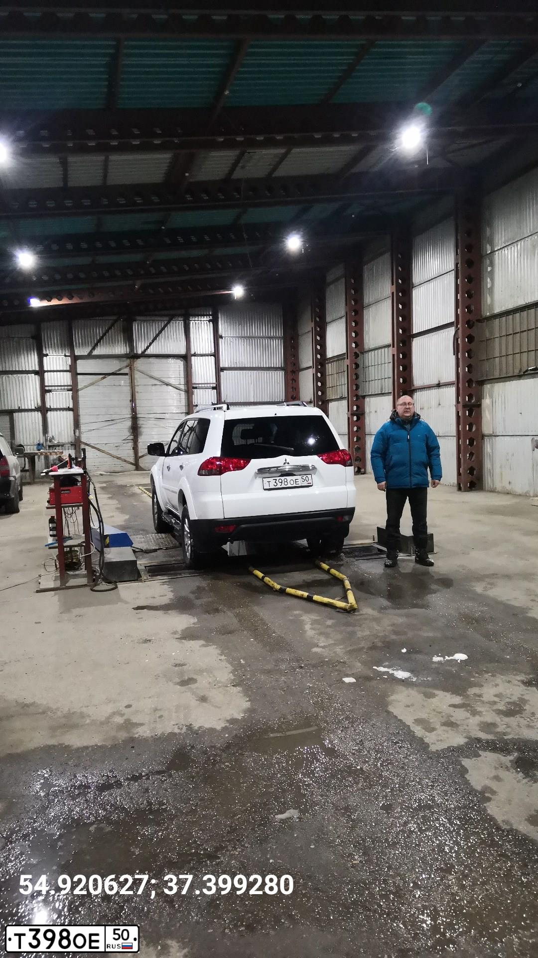 Фото автомобиля MITSUBISHI PAJERO SPORT, 2013 — госномер Х533НВ152. Цвет: Белый