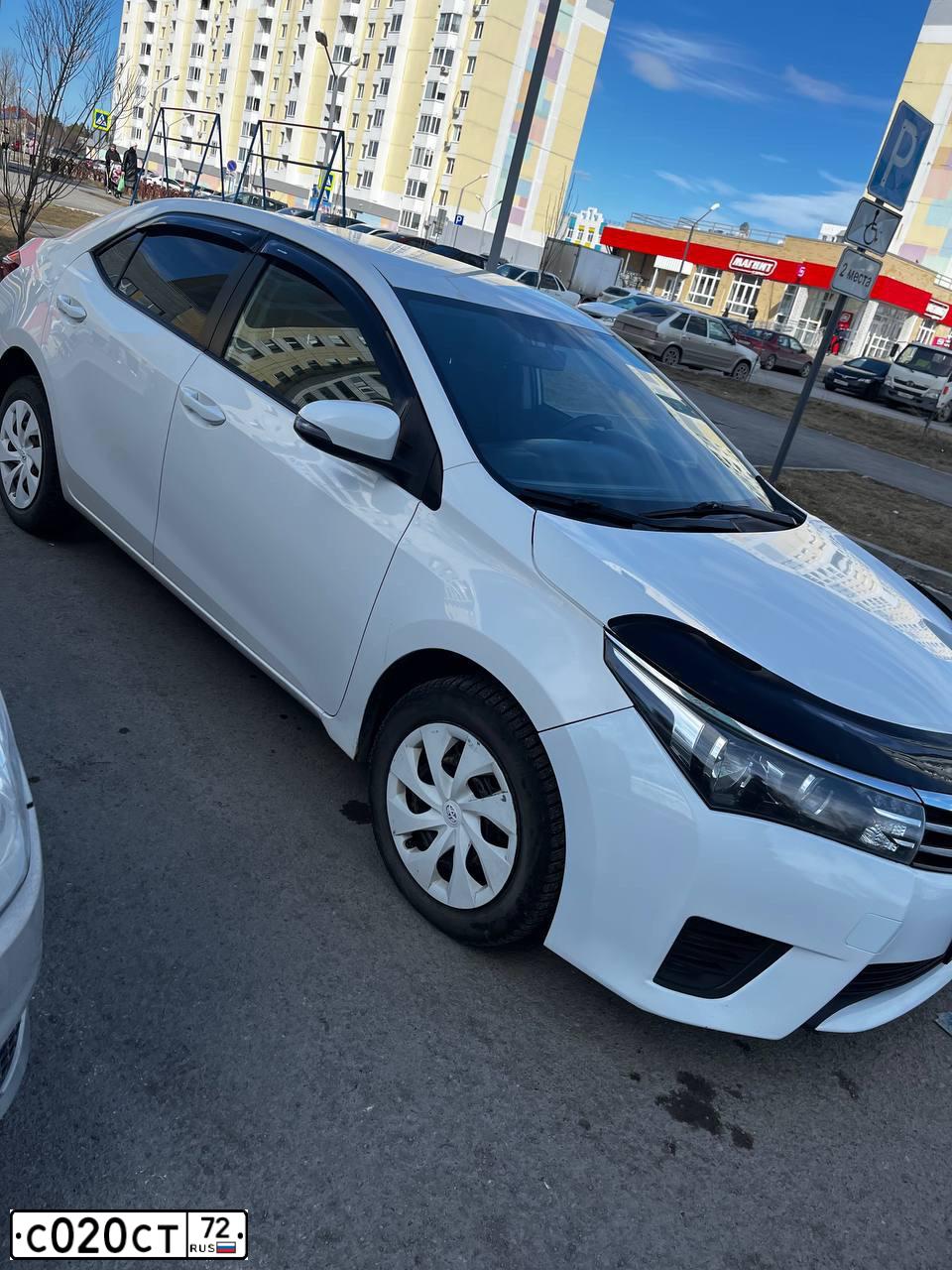Фото автомобиля TOYOTA COROLLA, 2013 — госномер С020СТ72. Цвет: БЕЛЫЙ