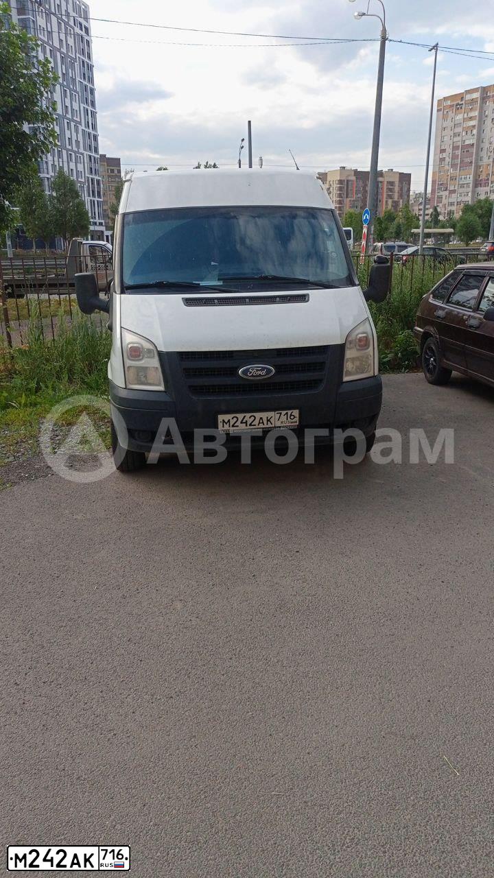 Фото автомобиля FORD TRANSIT, 2010 — госномер Р818ХВ790. Цвет: Белый
