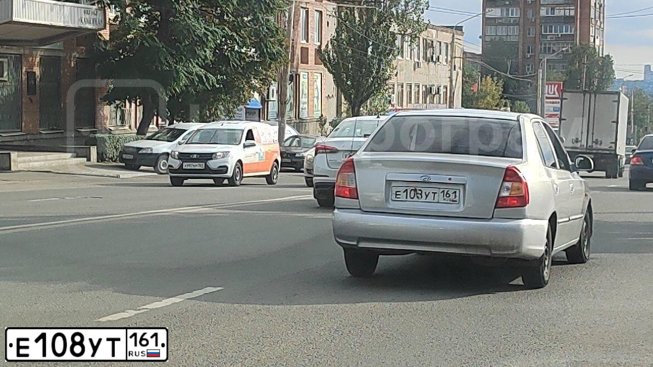 Фото автомобиля TAGAZ ACCENT, 2007 — госномер М888ОР64. Цвет: Серебристый