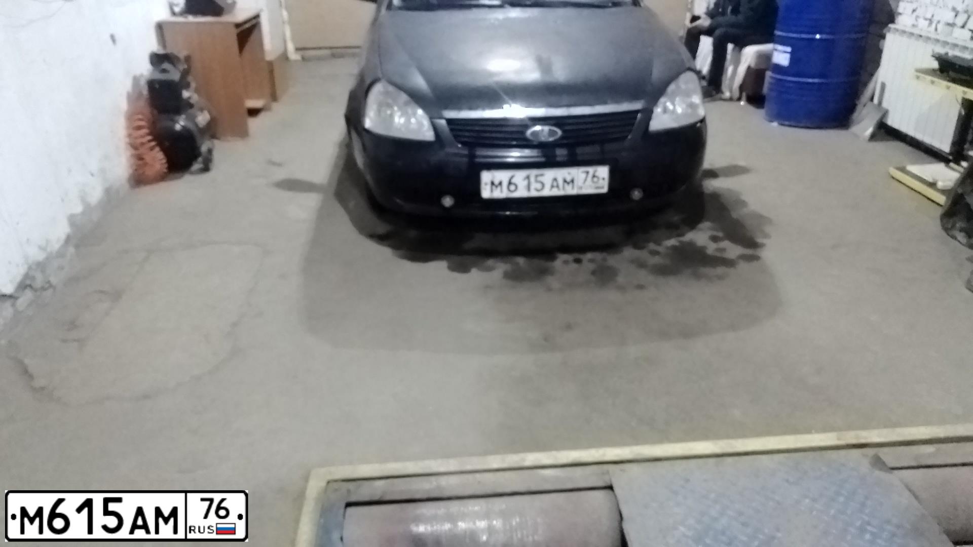 Фото автомобиля LADA 2170 PRIORA, 2007 — госномер М615АМ76. Цвет: Сине-Черный