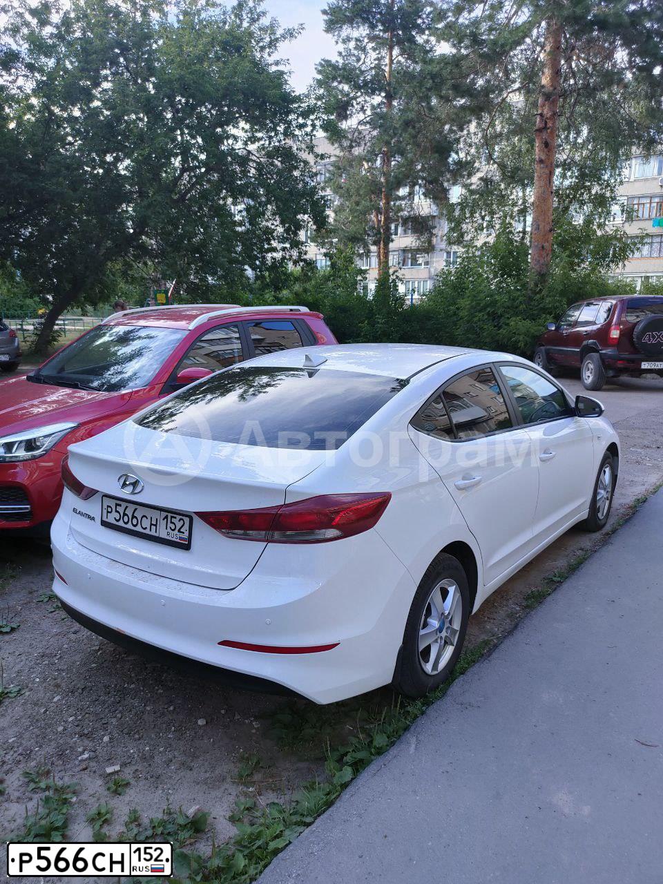 Фото автомобиля RENAULT LOGAN, 2011 — госномер Р566СН152. Цвет: КРАСНЫЙ