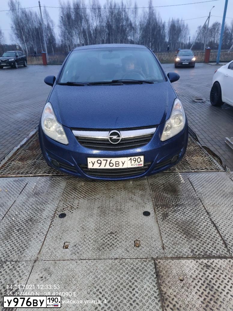 Фото автомобиля OPEL CORSA, 2007 — госномер У976ВУ190. Цвет: СИНИЙ