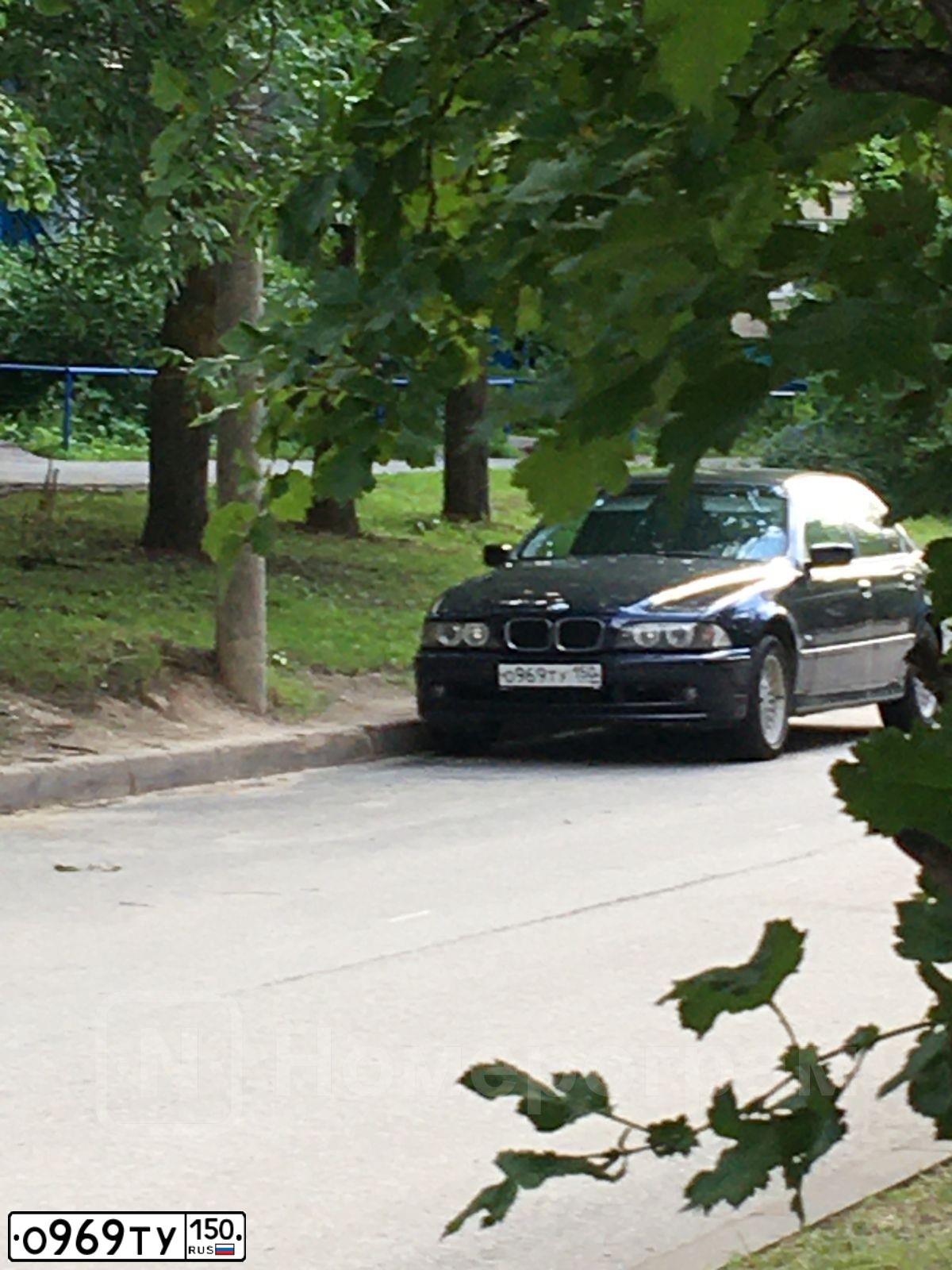 Фото автомобиля BMW SERIE 5, 2001 — госномер О969ТУ150. Цвет: СИНИЙ