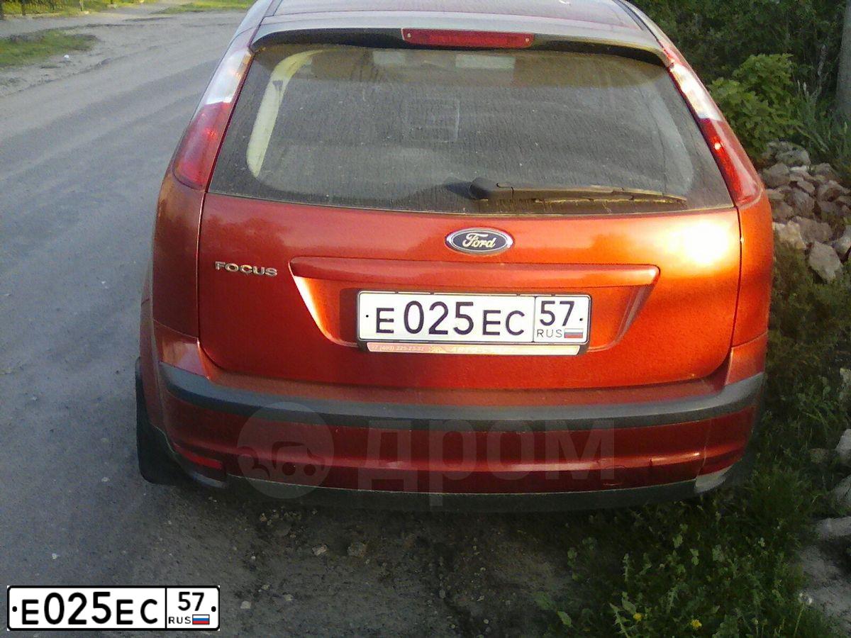 Фото автомобиля FORD FOCUS, 2006 — госномер Е025ЕС57. Цвет: Красно-оранжевый