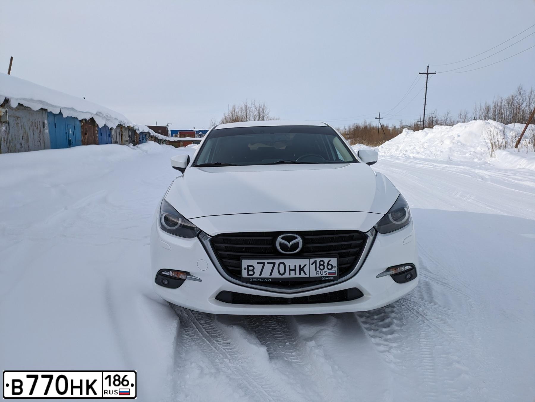 Фото автомобиля MAZDA 3, 2017 — госномер В770НК186. Цвет: БЕЛЫЙ