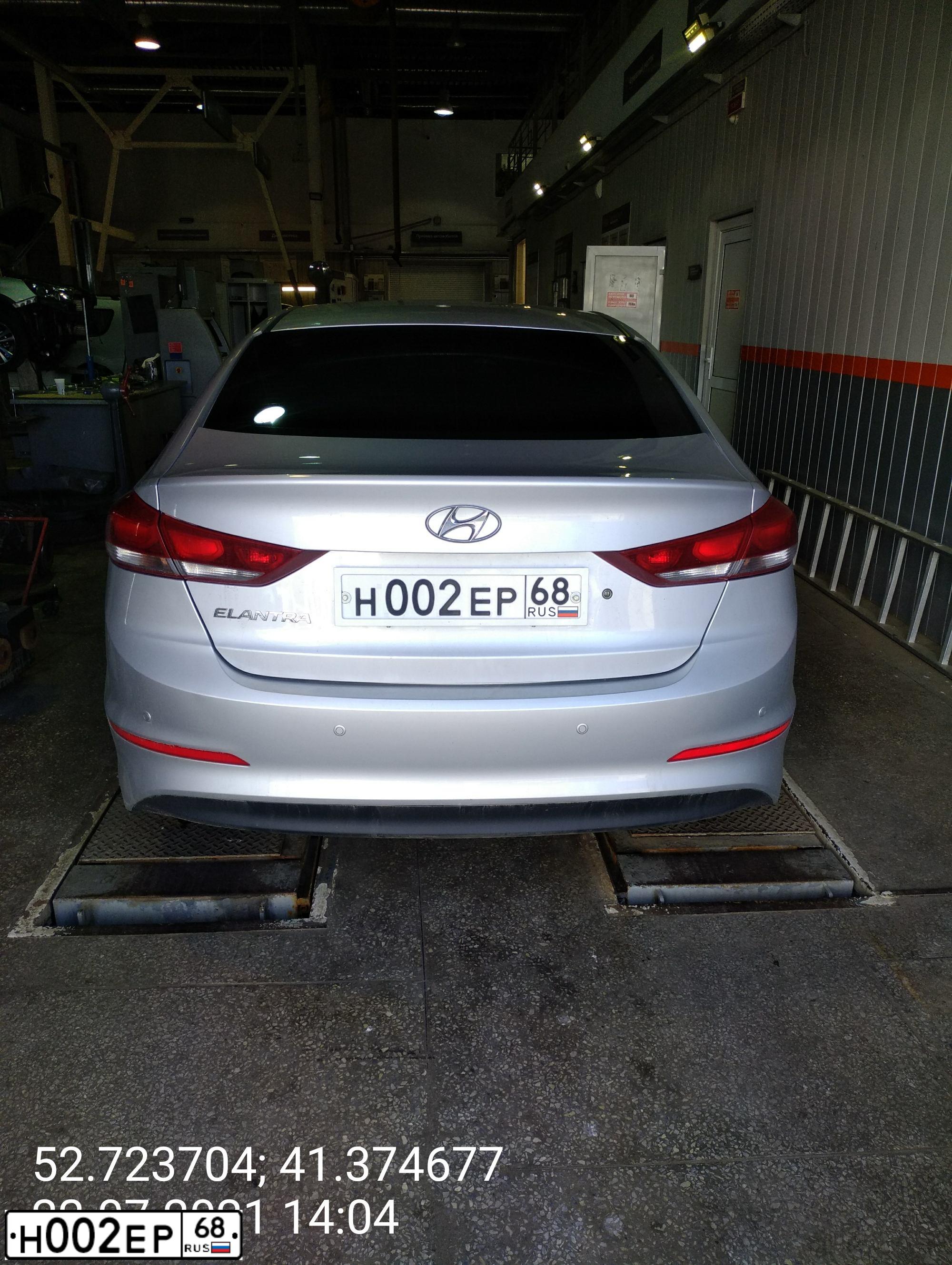 Фото автомобиля HYUNDAI I ELANTRA, 2016 — госномер Н002ЕР68. Цвет: Серебристый