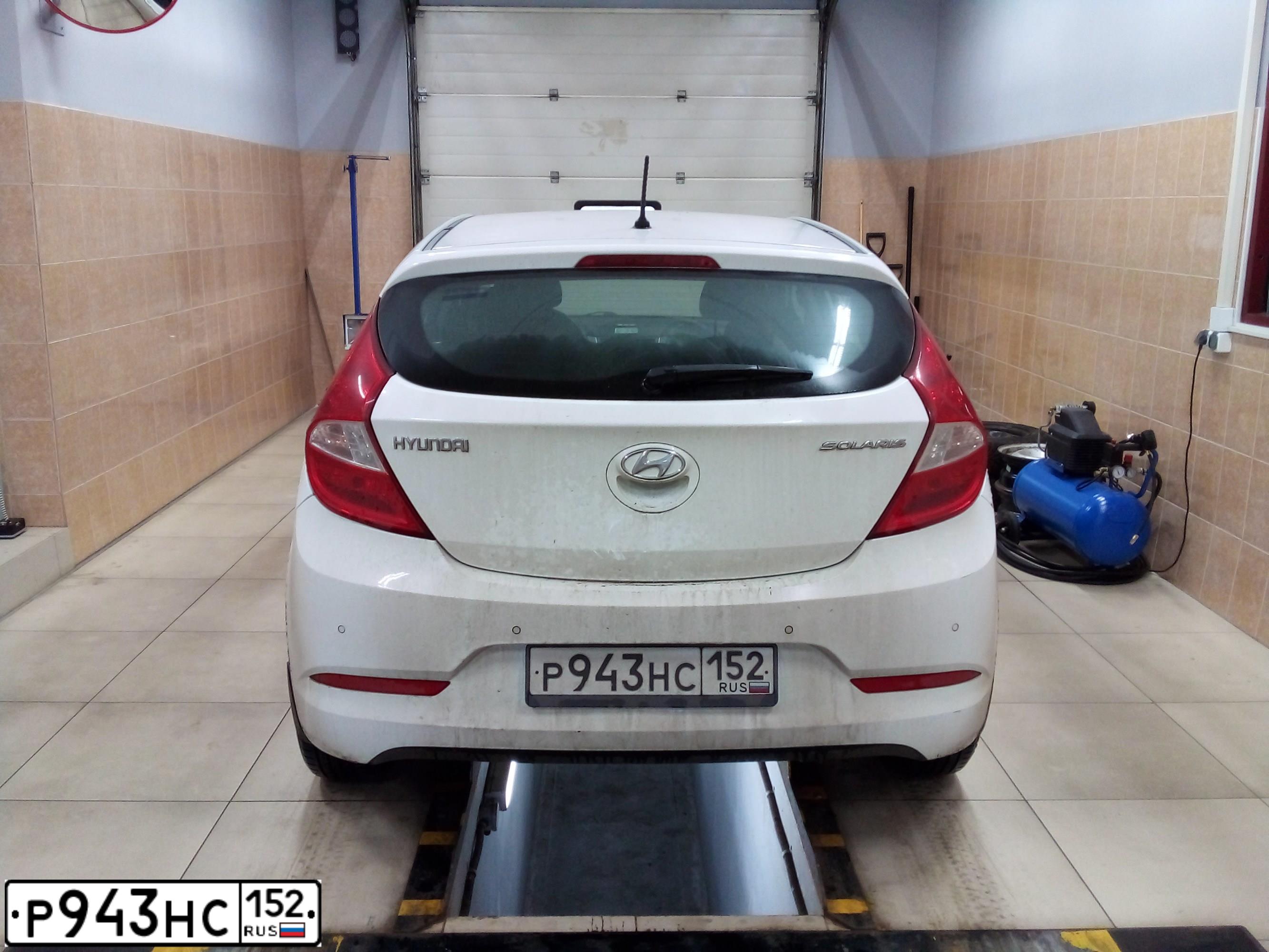 Фото автомобиля HYUNDAI SOLARIS, 2015 — госномер Р943НС152. Цвет: Белый
