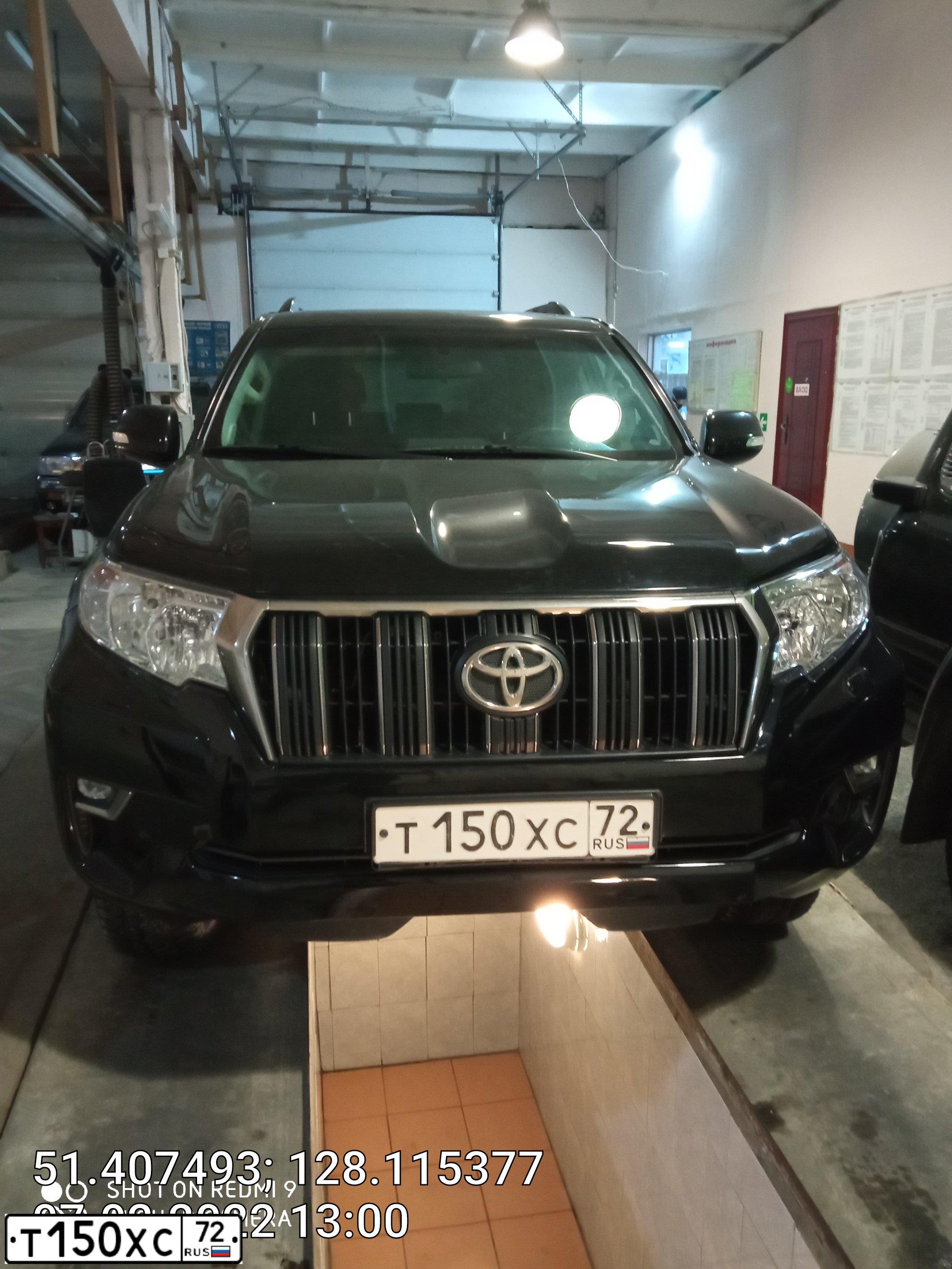 Фото автомобиля TOYOTA LAND CRUISER 150, 2017 — госномер К287ХС28. Цвет: ЧЕРНЫЙ
